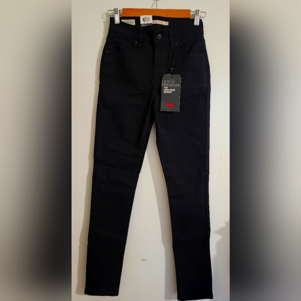 NWT Levi's Women's Black Skinny Jeans, 26x28
